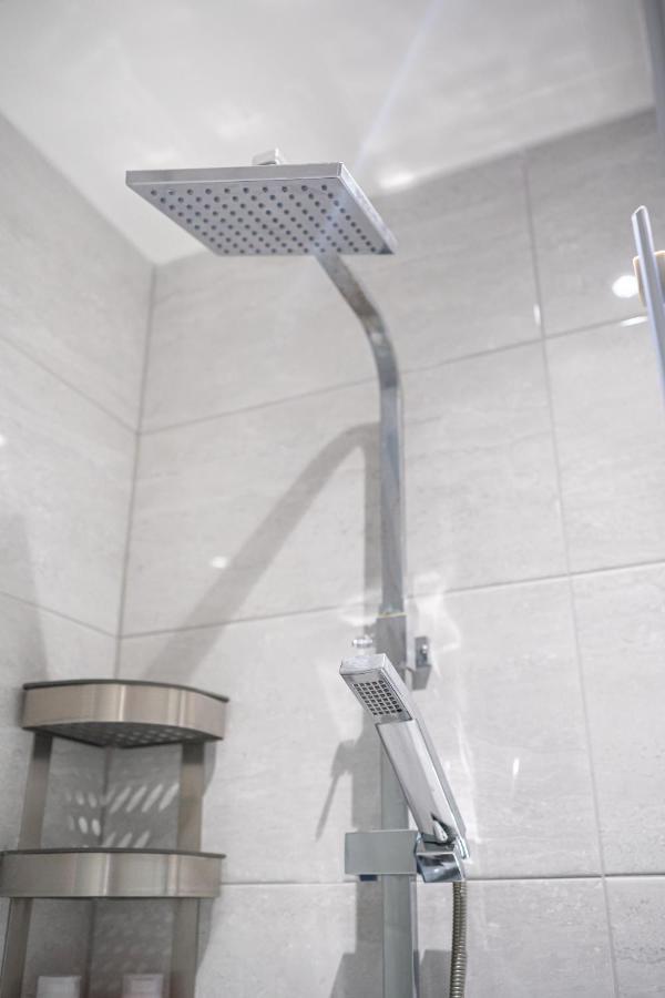 Studios With Ensuite Showers & Share Kitchens Prime Location Near Hospital, Town Center Apt 3 St Helens  ภายนอก รูปภาพ