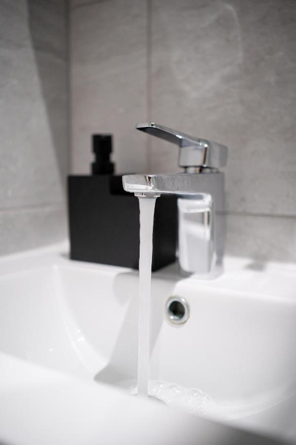 Studios With Ensuite Showers & Share Kitchens Prime Location Near Hospital, Town Center Apt 3 St Helens  ภายนอก รูปภาพ